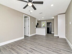 104 Karde Ln in Brandon, FL - Building Photo