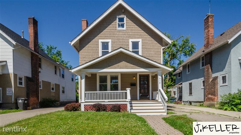 914 Sybil St in Ann Arbor, MI - Foto de edificio