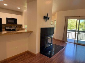 7765 Canyon Meadows Cir, Unit H in Pleasanton, CA - Building Photo