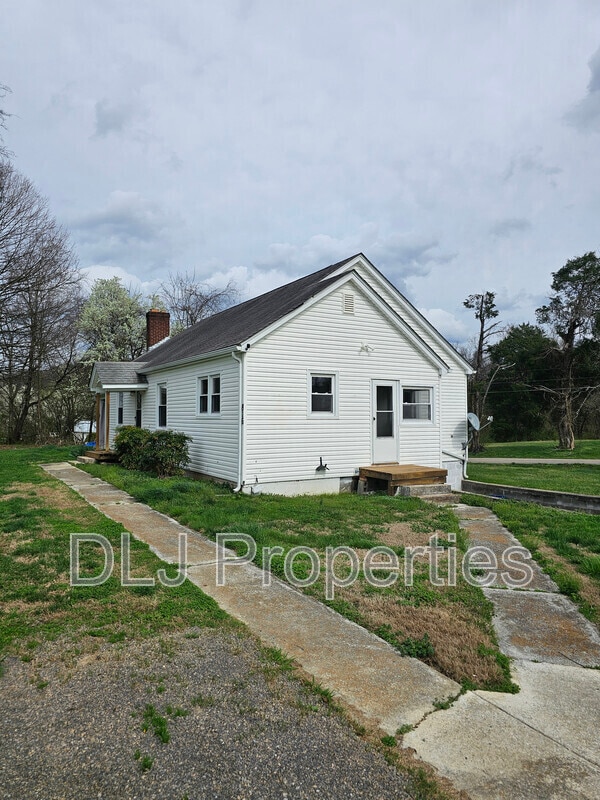 816 Andrew Johnson Hwy in Strawberry Plains, TN - Building Photo - Building Photo
