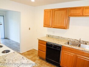 831 Kalpati Cir in Carlsbad, CA - Building Photo - Building Photo