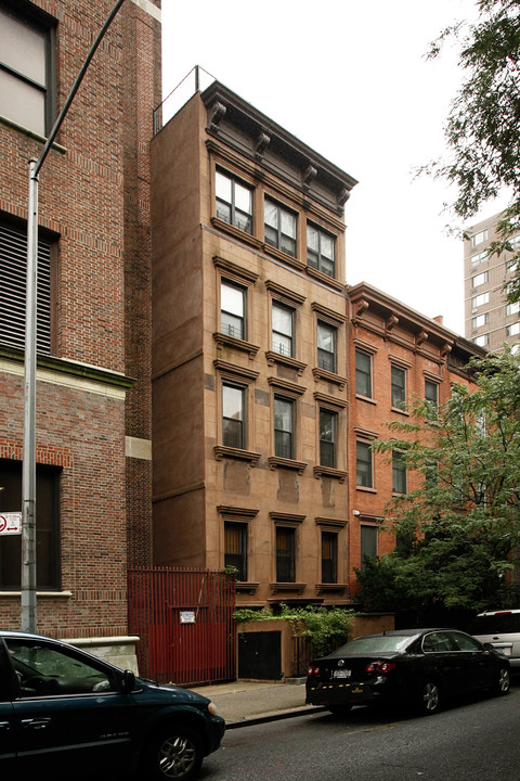 222 E 31st St in New York, NY - Building Photo