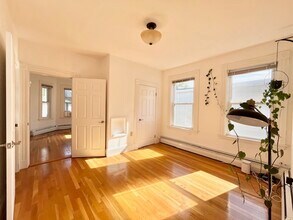 45 Riverdale St, Unit 2 in Boston, MA - Building Photo - Building Photo