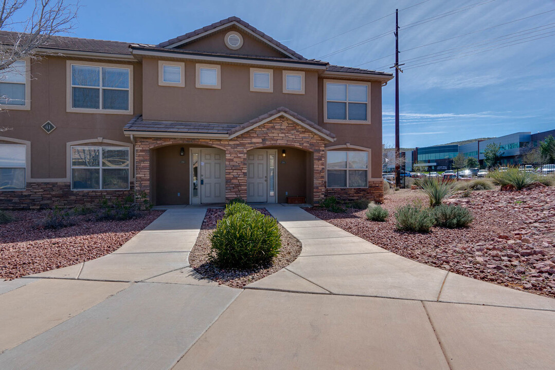 3155 S Hidden Valley Dr in Saint George, UT - Building Photo