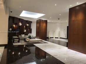 200 Biscayne Boulevard Way, Unit 3912 in Miami, FL - Foto de edificio - Building Photo