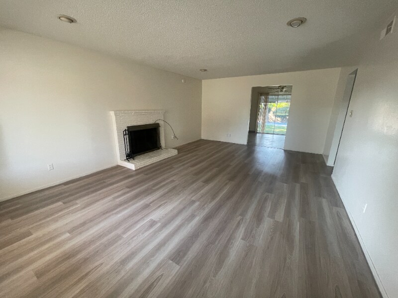 6630 Greenhaven Dr in Sacramento, CA - Building Photo