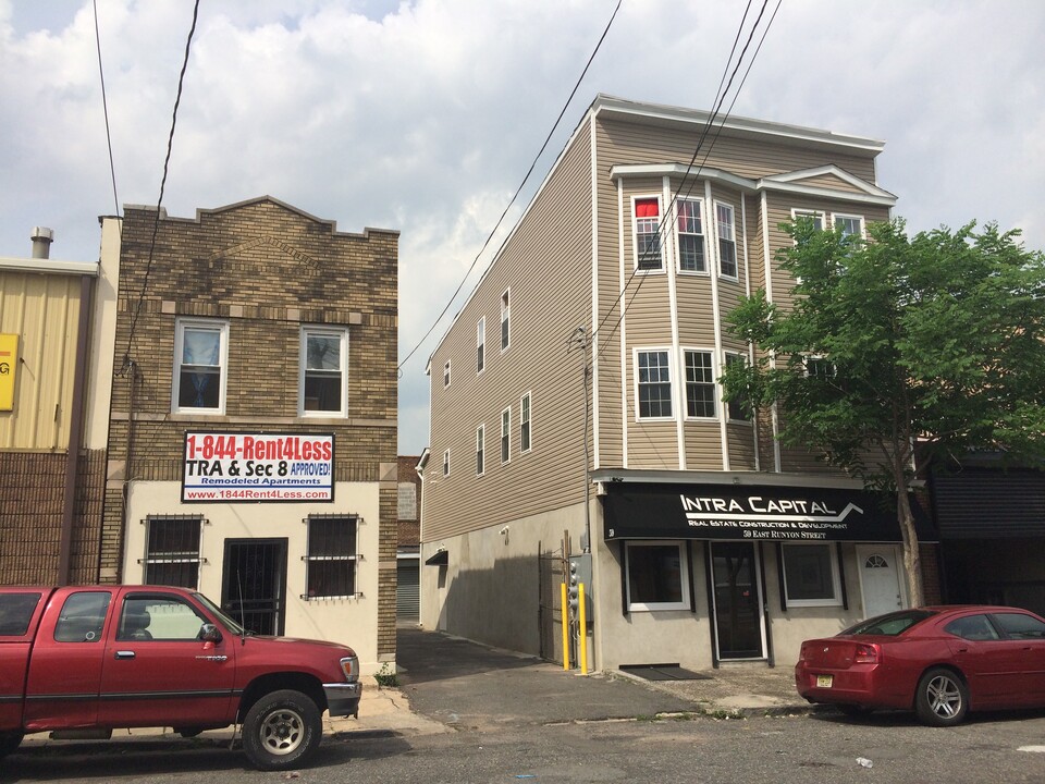 57 E Runyon St in Newark, NJ - Building Photo