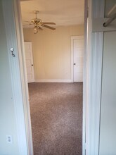 156 Oak St, Unit 156 oak apt #1 in Manchester, CT - Building Photo - Building Photo
