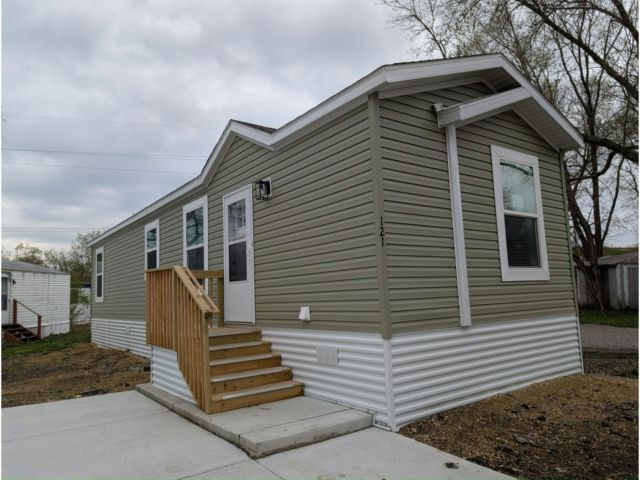 121 Lynn Ln in Mankato, MN - Building Photo