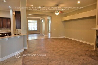 1390 Stellar Dr in Oviedo, FL - Foto de edificio - Building Photo