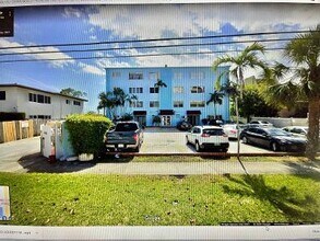 1060 Crystal Lake Dr-Unit -104 in Pompano Beach, FL - Building Photo - Building Photo