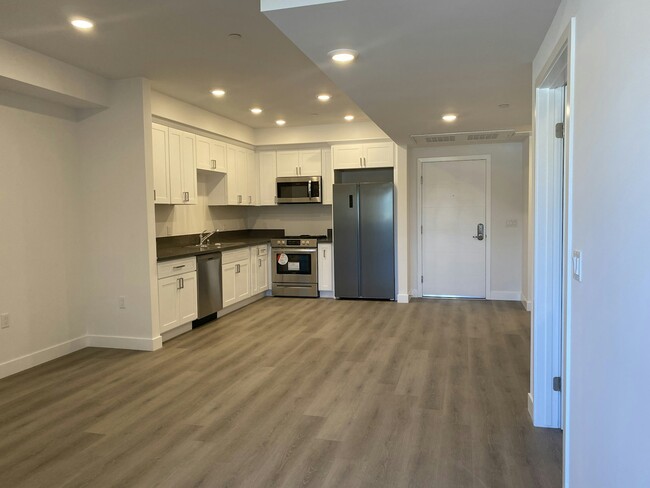 16030 Sherman Way in Los Angeles, CA - Building Photo - Building Photo