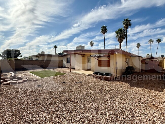property at 1719 E Broadmor Dr
