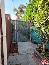 547 Brooks Ave in Los Angeles, CA - Building Photo - Building Photo