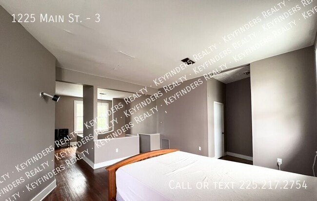 property at 1225 Main St