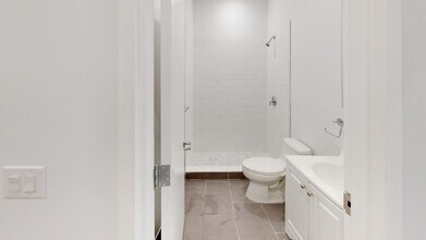 81 Halsey Street in Newark, NJ - Foto de edificio - Building Photo