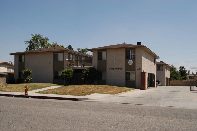 Polo Classic Jr. Apartments in San Bernardino, CA - Foto de edificio - Building Photo