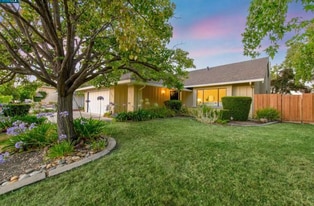 11824 Norfolk Pl in Dublin, CA - Building Photo