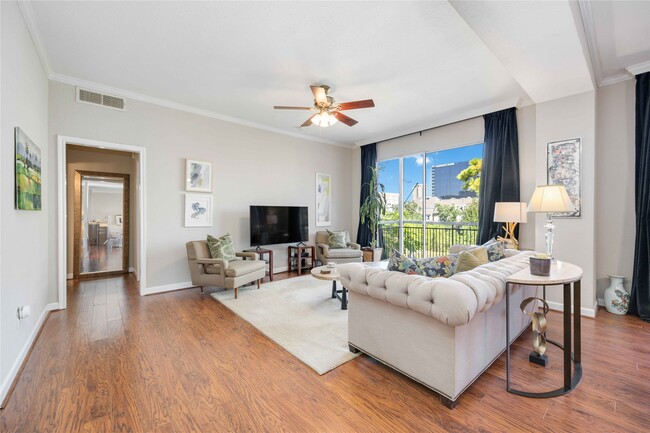 4515 Briar Hollow Pl in Houston, TX - Building Photo - Building Photo