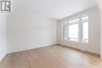 9 Mayflower Gdn in Adjala-Tosorontio, ON - Building Photo - Building Photo