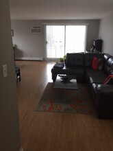 9445 Kenton Ave, Unit 401 in Skokie, IL - Building Photo - Building Photo