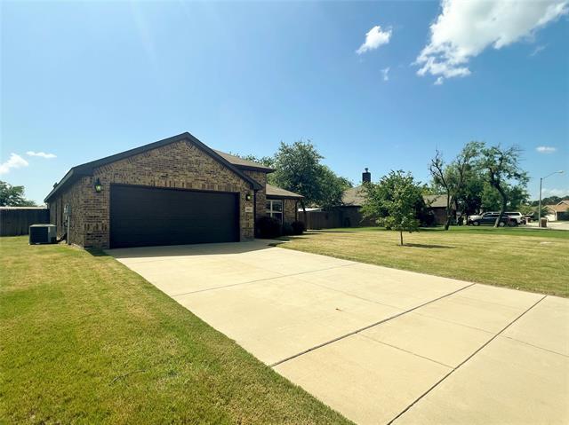 1442 Sundance Rd in Stephenville, TX - Building Photo