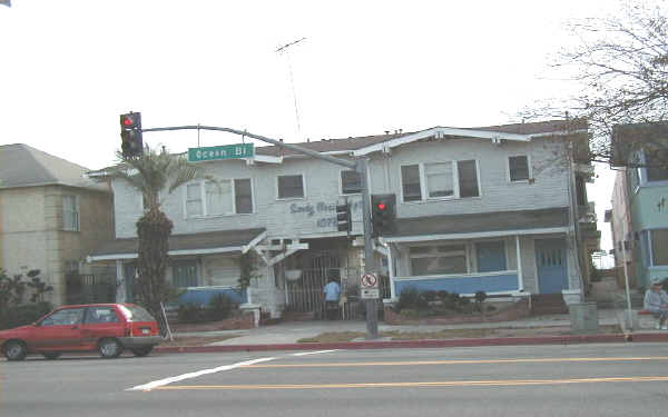 Sandy Beach Apartments in Long Beach, CA - Building Photo - Building Photo