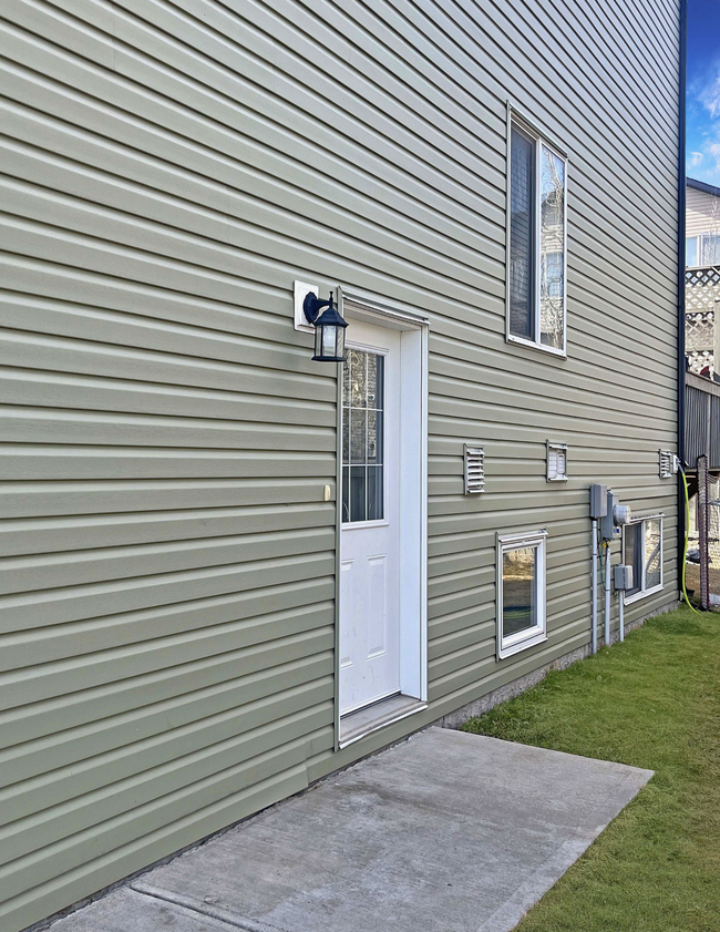 13022-1391A 91a St in Grande Prairie, AB - Building Photo - Building Photo