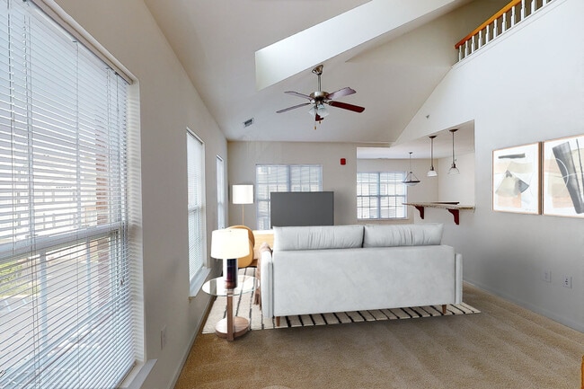 998 Stewart Ave-Unit -FL3-ID1241A in Garden City, NY - Building Photo - Building Photo