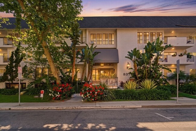 property at 837 N W Knoll Dr