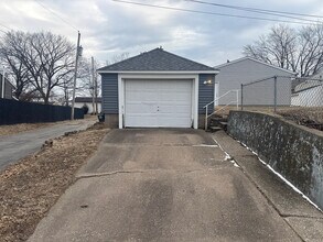 1626 Florence Ln in Davenport, IA - Foto de edificio - Building Photo
