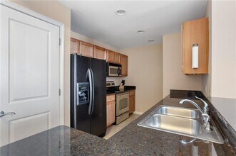 3040 Peachtree Rd in Atlanta, GA - Building Photo - Building Photo