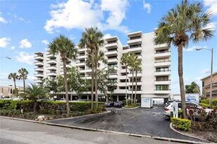 5700 Mariner St in Tampa, FL - Building Photo