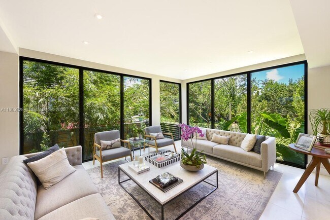 120 Buttonwood Dr in Key Biscayne, FL - Building Photo - Building Photo