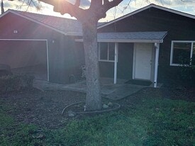 452 Valley View Dr in Oakdale, CA - Building Photo