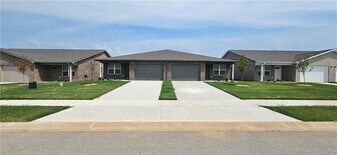 518 NW 68th Ave in Bentonville, AR - Building Photo
