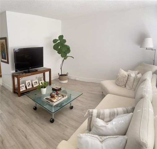 1301 SW 135th Ter, Unit Ivanhoe