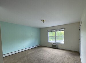696 South St in Highland, NY - Building Photo - Building Photo