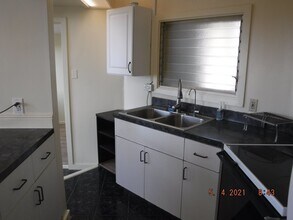 4075 Koko Dr in Honolulu, HI - Building Photo - Building Photo