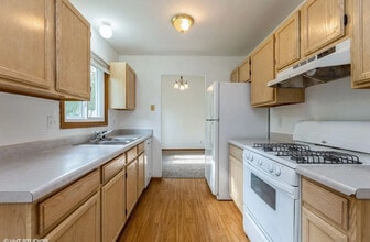 664 Regent Dr in Crystal Lake, IL - Building Photo - Building Photo