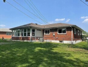 2326 Fairy Bell Dr in Jennings, MO - Foto de edificio - Building Photo