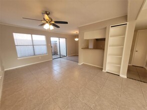 7860 W Bellfort Ave-Unit -7860 in Houston, TX - Building Photo - Building Photo