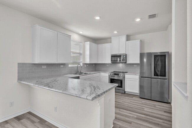5126 Papalote Garden in Converse, TX - Building Photo - Building Photo