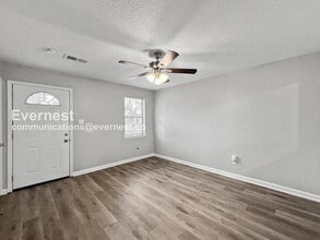 6415 Riverdale Cove in Horn Lake, MS - Foto de edificio - Building Photo