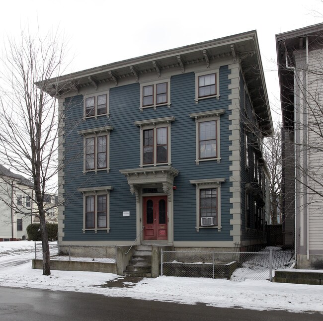 428 Pine St in Providence, RI - Foto de edificio - Building Photo