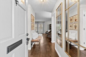 8608 Whipps Bend Rd in Louisville, KY - Building Photo - Building Photo