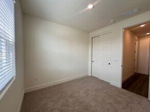 2336 N Kayenta Ct in Visalia, CA - Building Photo - Building Photo