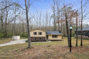 25 Hyde Cir, Unit 2423 in Newnan, GA - Building Photo