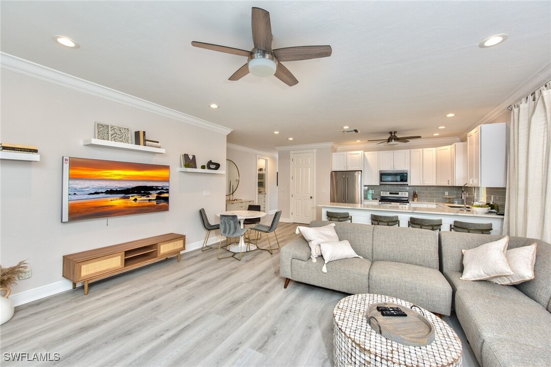 725 95th Ave N in Naples, FL - Building Photo