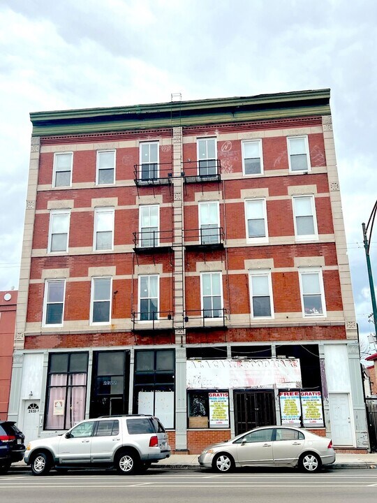 2622 W Cermak Rd in Chicago, IL - Foto de edificio
